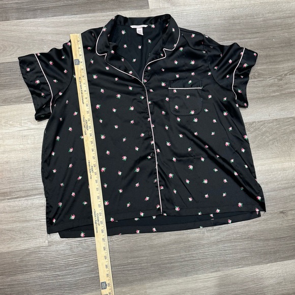 Victoria Secret Satin Short Pajama Set – Black Rosebuds (XXL) - Picture 6 of 11